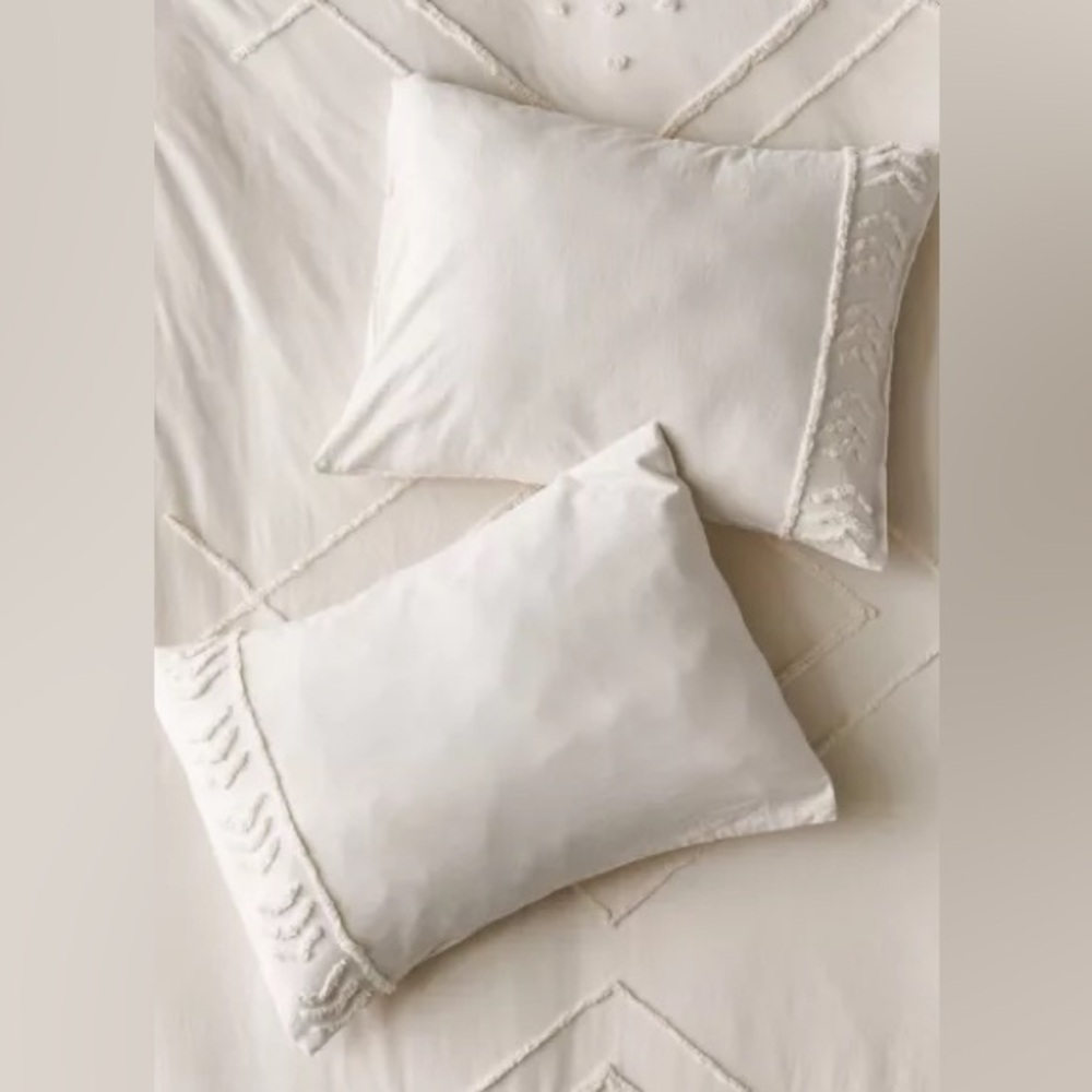 UO Home Eliaf Tufted Sham Set in Cream NWT
